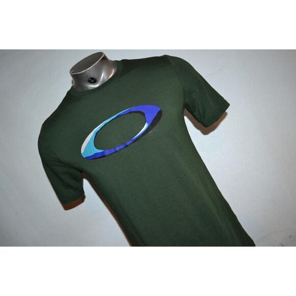 21943 Oakley Gym Shirt Green Polyester Blend Performance Size Medium Mens - Picture 1 of 7